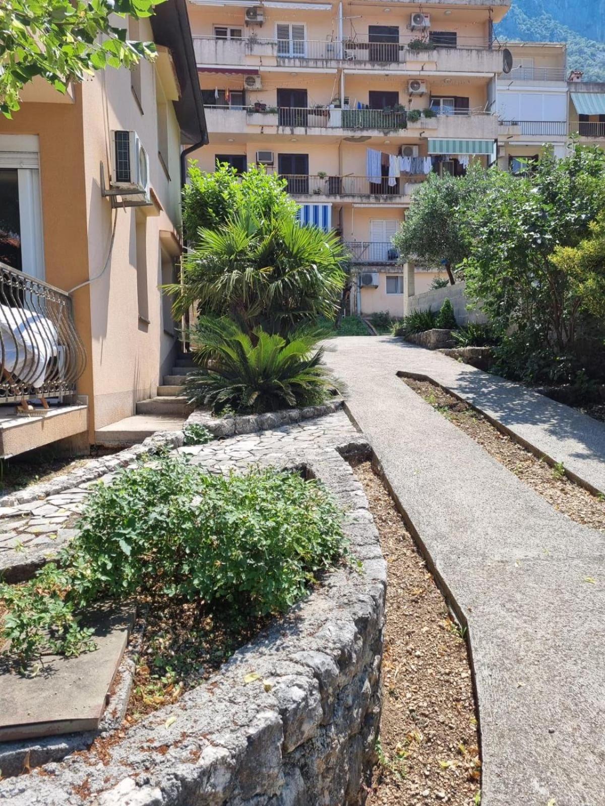 Apartments Luka Kotor Exteriör bild